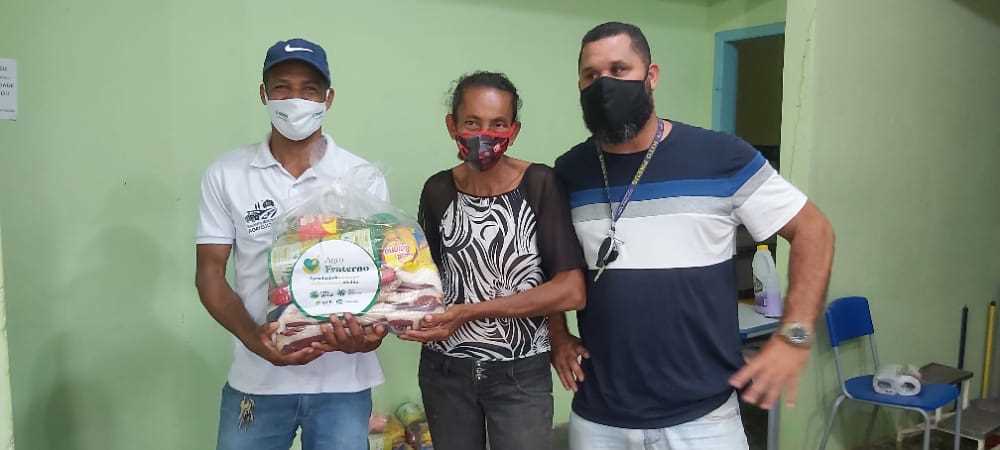 Secretaria de Agricultura, SENAR e Sindicato dos Produtores de Camacã distribuem 100 cestas básicas para agricultores
